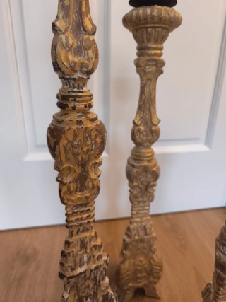 Candelabros dorados envejecidos