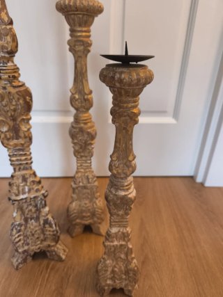 Candelabros dorados envejecidos