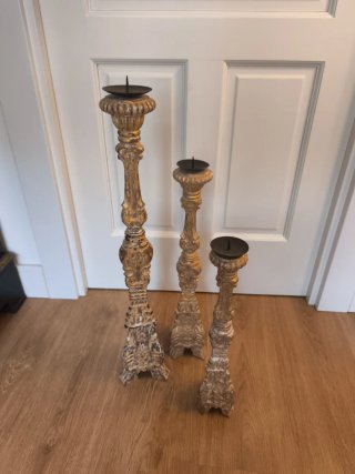Candelabros dorados envejecidos