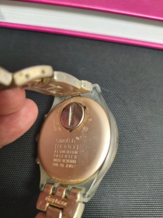 Reloj Swatch Mujer Dorado y Plateado