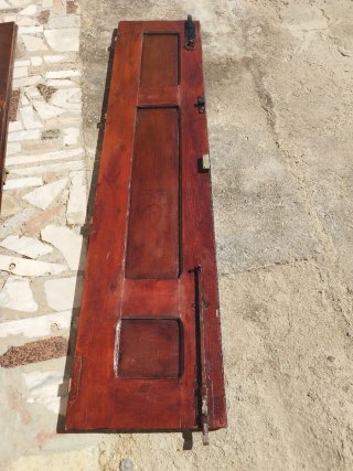 Puerta de madera antigua unos 70 años madera Aya