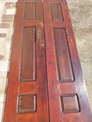 Puerta de madera antigua unos 70 años madera Aya