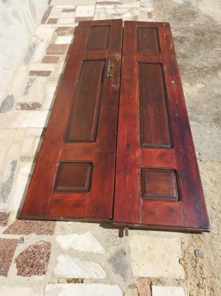 Puerta de madera antigua unos 70 años madera Aya