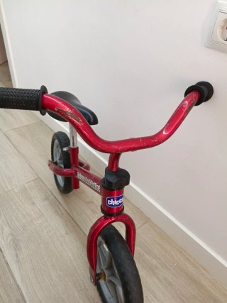 Bicicleta Chicco sin pedales roja