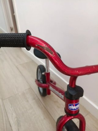 Bicicleta Chicco sin pedales roja