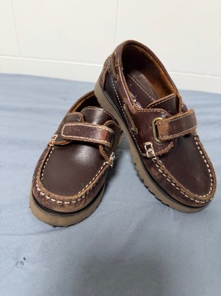 Náuticos niño piel marrón