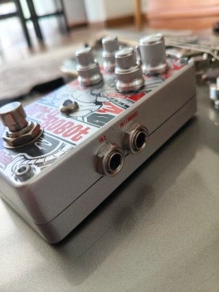 DIGITECH DIRTY ROBOT SYNTH PEDAL
