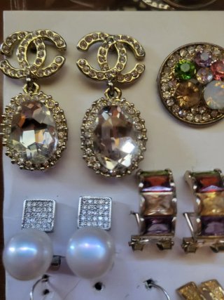 Conjunto 7 pares pendientes bisutería Chanel