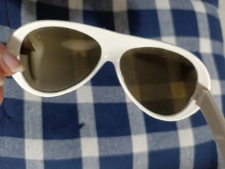 Occhiali da sole bianchi con stella blu
