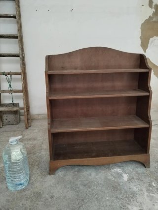 Librería clásica de madera