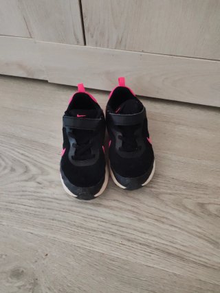 Zapatillas Nike Talla 28.5 Negras y Rosas