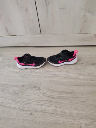 Zapatillas Nike Talla 28.5 Negras y Rosas