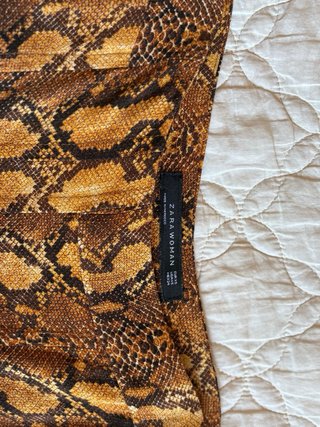 Pantalón Zara estampado serpiente nuevo