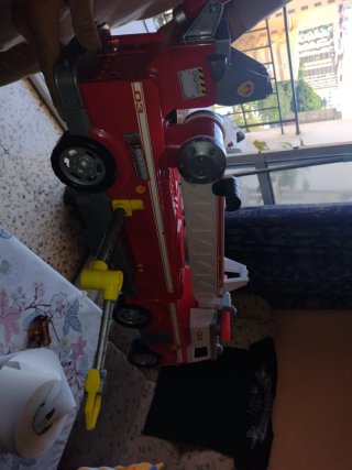 Camión de bomberos rojo