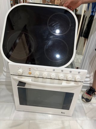 Vitrocerámica y horno Teka