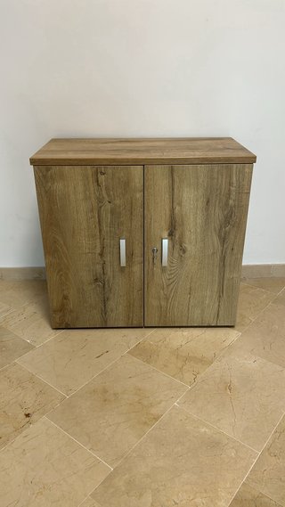 Escritorio oficina madera y silla azul