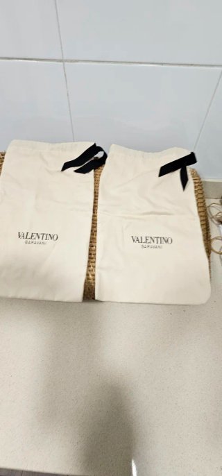 Guardapolvos Zapatos Valentino Garavani Beige
