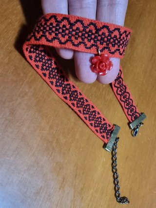 Choker rosso con fiorellino. Handmade.