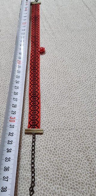 Choker rosso con fiorellino. Handmade.