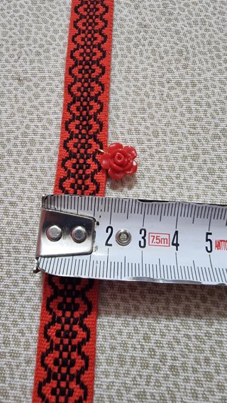 Choker rosso con fiorellino. Handmade.