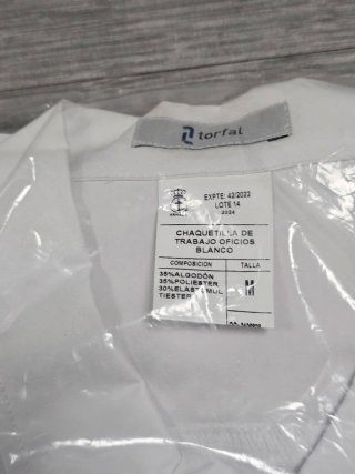 Pantalones  y chaqueta blancos trabajo