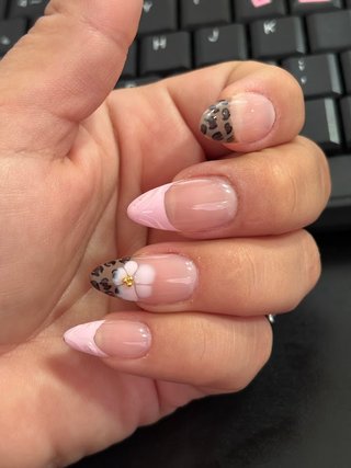 se realizan uñas soft gel, jelly  tips, acrigel