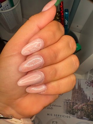 se realizan uñas soft gel, jelly  tips, acrigel