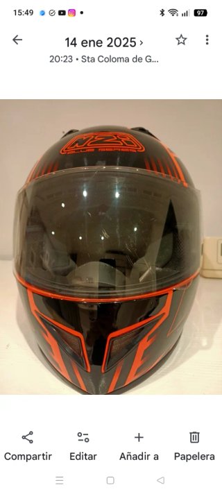 Casco de moto integral negro y naranja. Chica t.M
