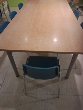 Mesa madera y 8 sillas azul