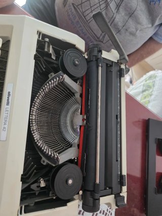 Máquina de escribir Olivetti Lettera 42