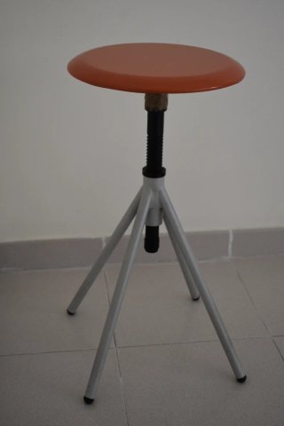 Taburete regulable