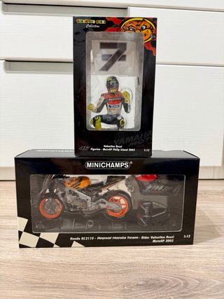 Honda RC211V 2003 V. Rossi + Figura