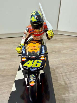 Honda RC211V 2003 V. Rossi + Figura