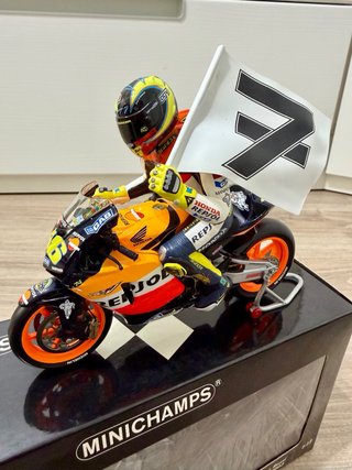 Honda RC211V 2003 V. Rossi + Figura