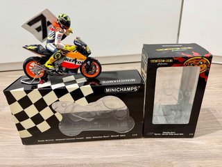 Honda RC211V 2003 V. Rossi + Figura