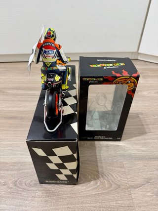 Honda RC211V 2003 V. Rossi + Figura