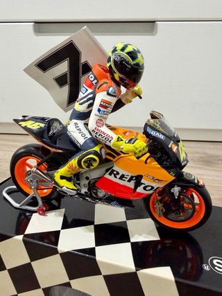 Honda RC211V 2003 V. Rossi + Figura