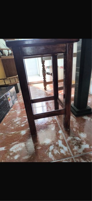 Mesas auxiliar con tapa de mármol