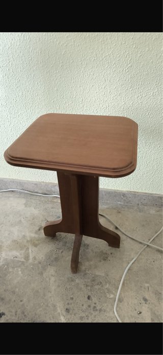 Mesas auxiliar con tapa de mármol