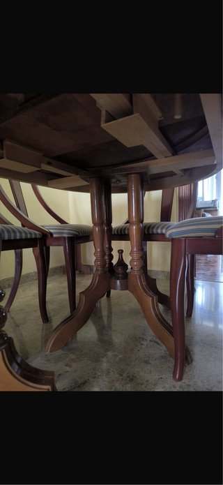 Mesa de comedor grande de madera