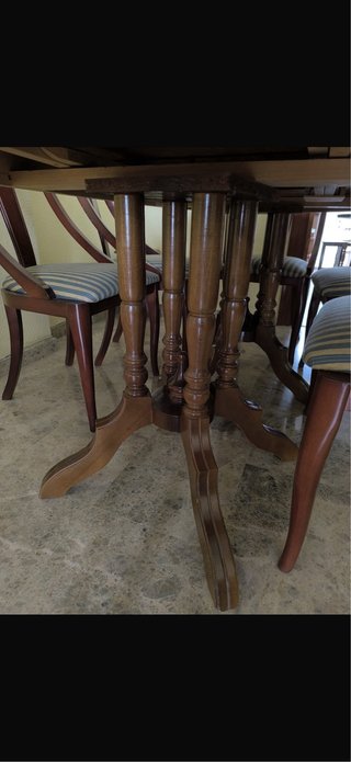 Mesa de comedor grande de madera