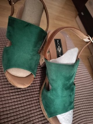 Sandalias cuña verde y marrón