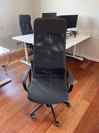 Silla de oficina ergonómica negra
