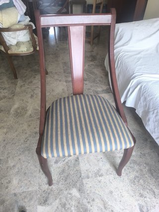 Sillas de comedor de madera y tela