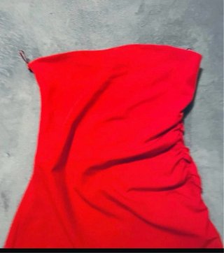 Vestido rojo Zara strapless fruncido