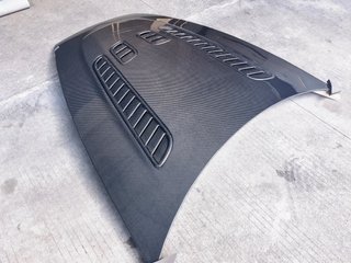 Capó Aston Martin Vantage V8/V12 Carbono
