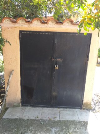 Puerta doble de trastero.Negociable