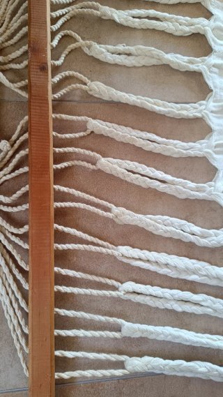 Hamaca tela y madera beige con flecos