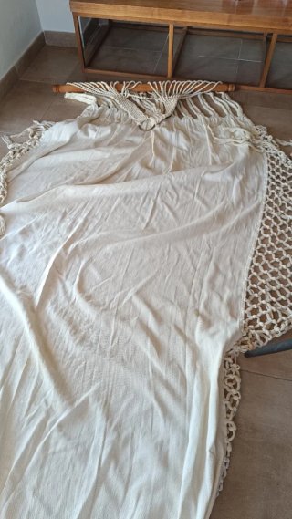 Hamaca tela y madera beige con flecos