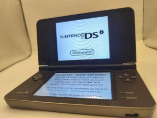 Nintendo DSi XL Preta + Cartucho Acekard
